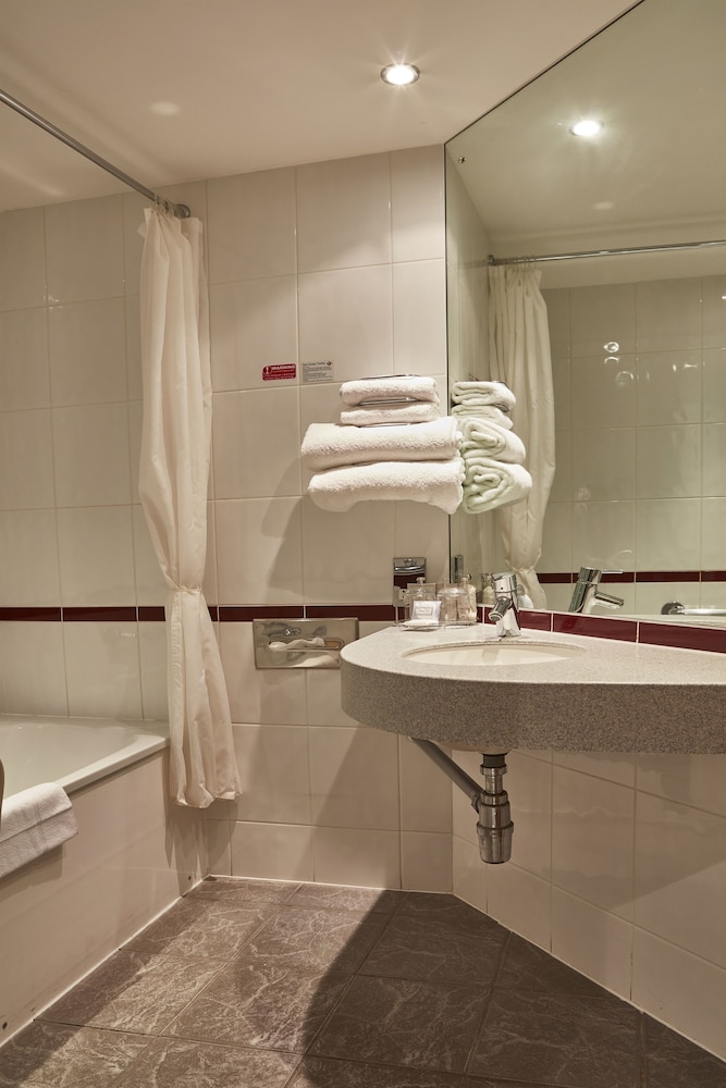 Standard Twin, 2 Double Beds - Photo 6