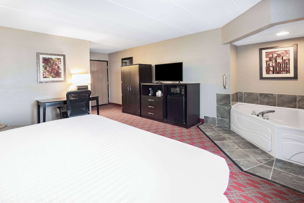 Superior Room, 1 King Bed, Non Smoking - Photo 2