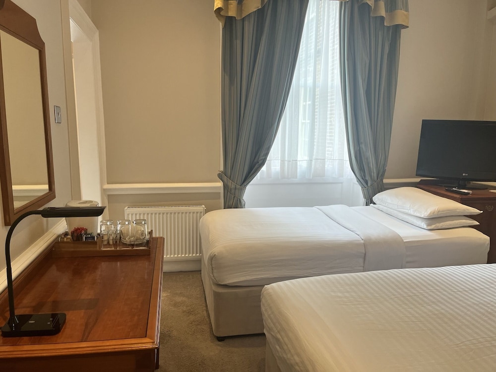 Triple Room, Ensuite photo 3