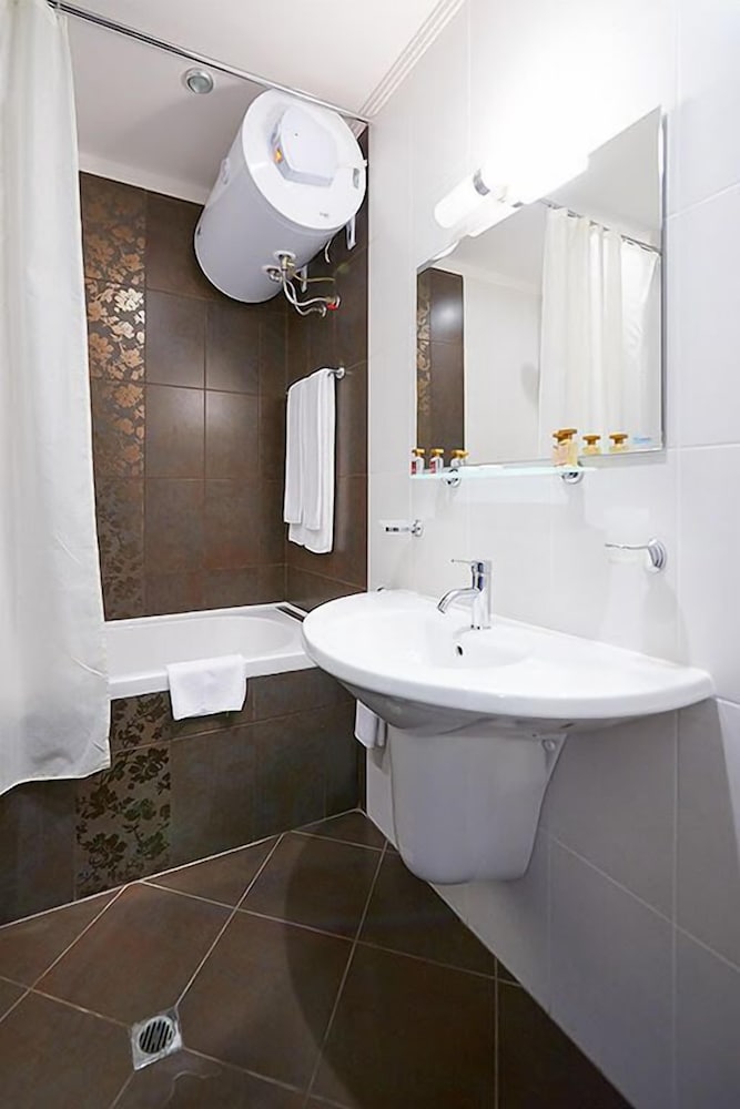 Standard Double or Twin Room photo 3