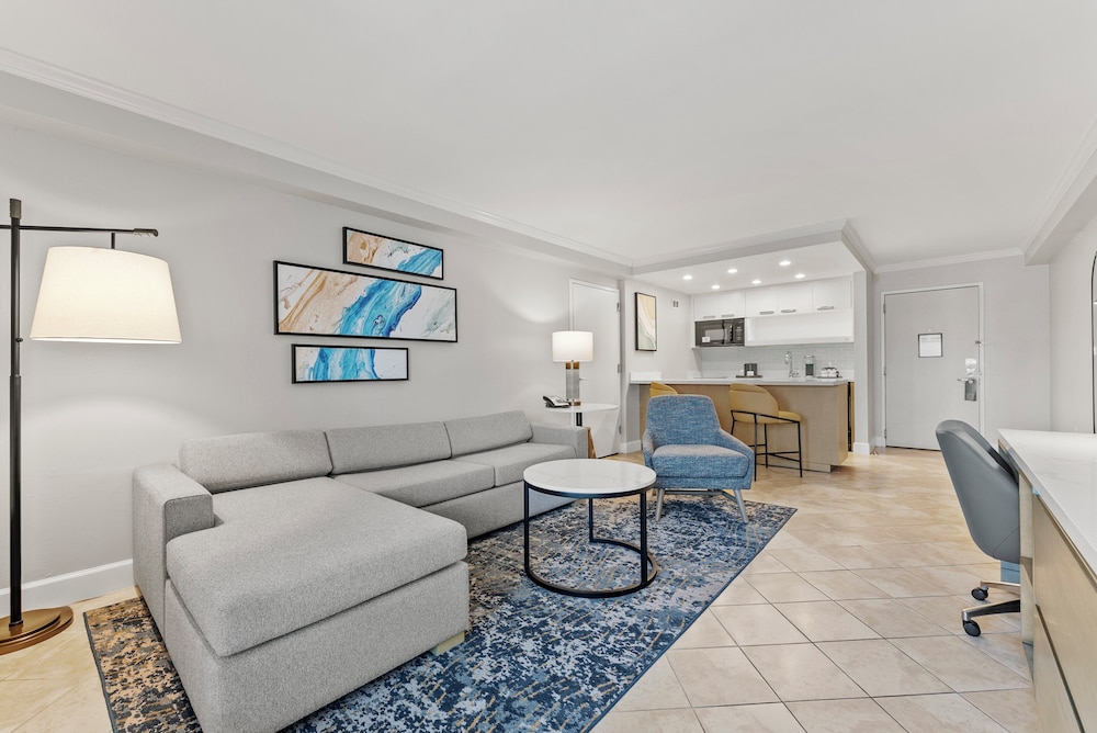 Suite, 1 Bedroom, Kitchen (Dining) thumbnail 6