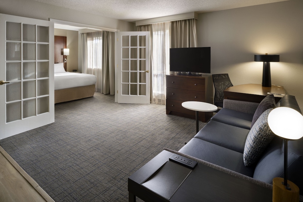 Suite, 1 Bedroom - Photo 1