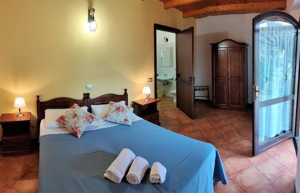 Standard Double or Twin Room, Garden View, Ground Floor photo 2