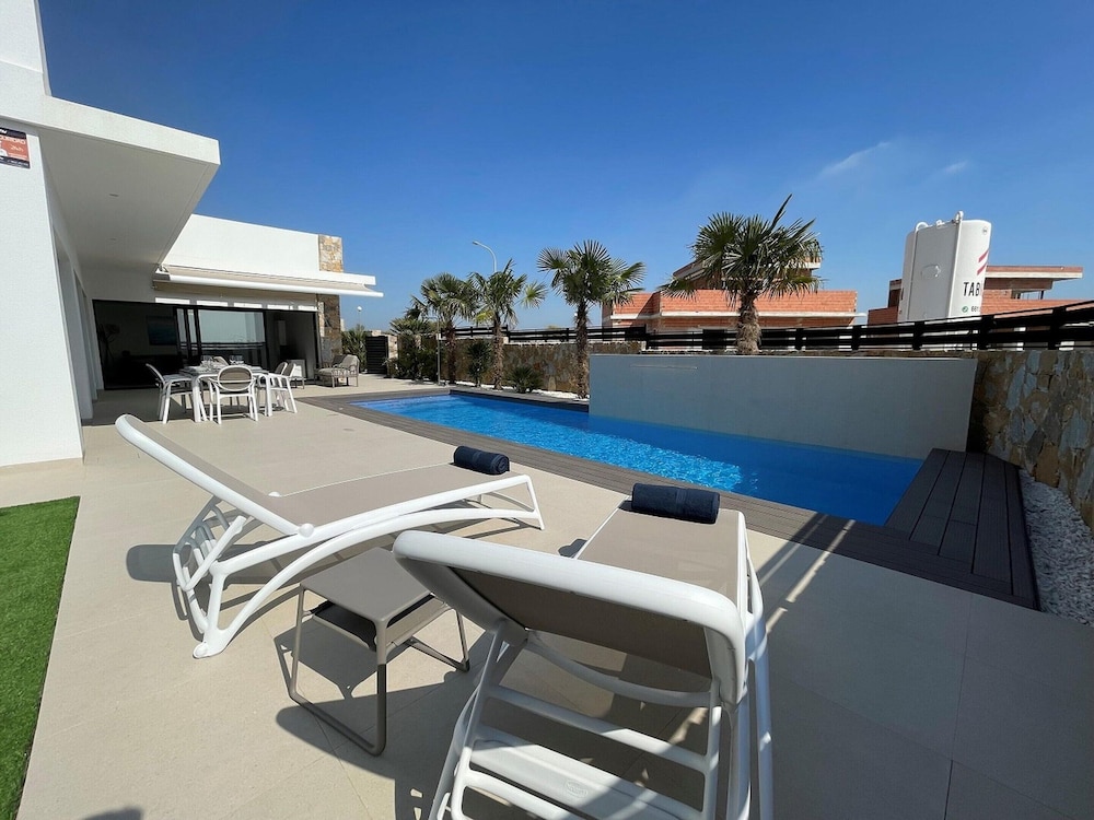 Villa photo 3