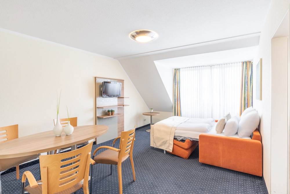 Standard Room, Multiple Beds - Photo 2