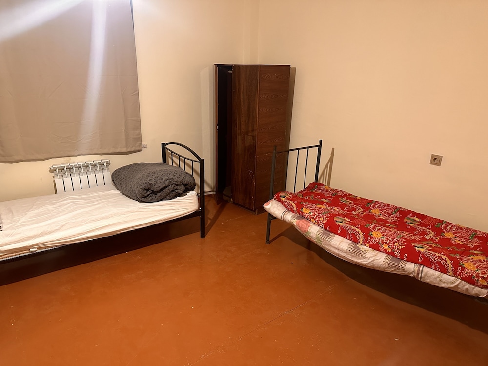 Basic Double or Twin Room - Photo 5