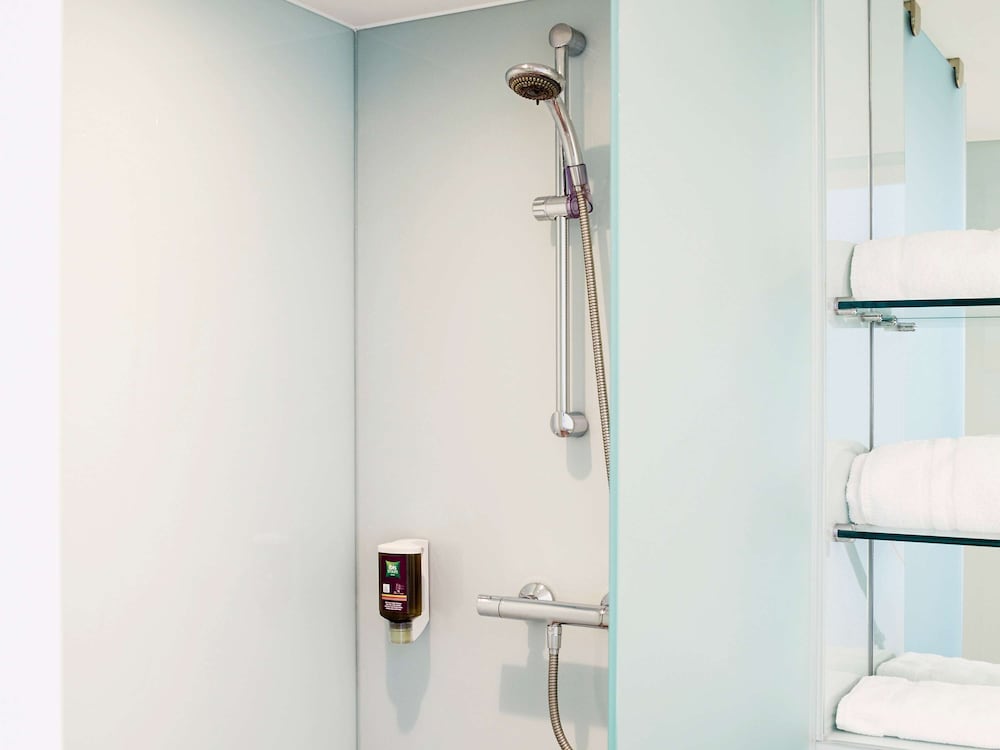 Room, 2 Twin Beds (The Duet) - Photo 11