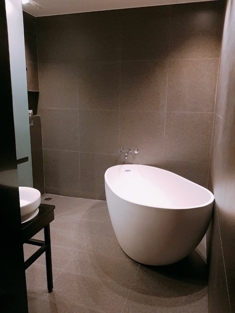 Deluxe Twin Room, 1 Bedroom, City View photo 2