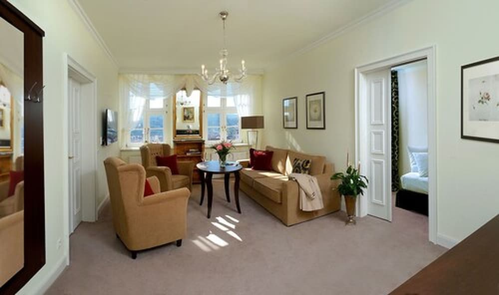 Suite, 2 Bedrooms photo 3