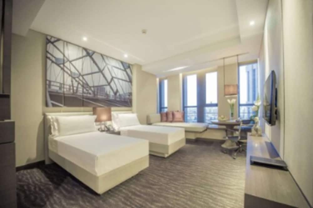 Premier Twin Room, River View photo 3