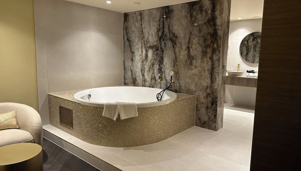 Royal Suite photo 2