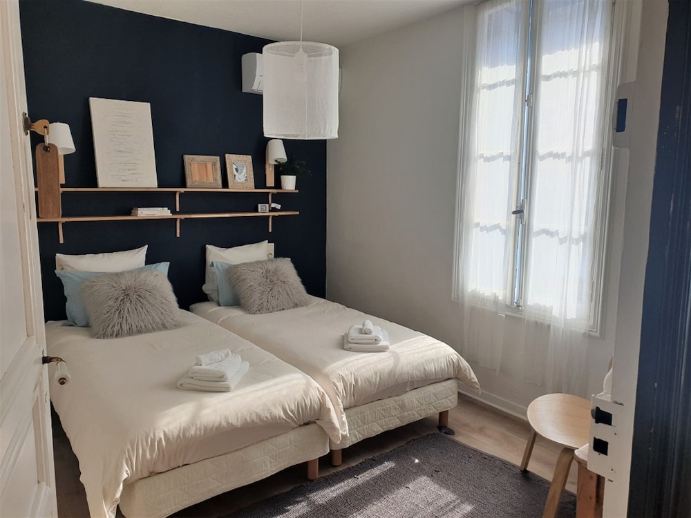 Twin Room (VALLESPIR)