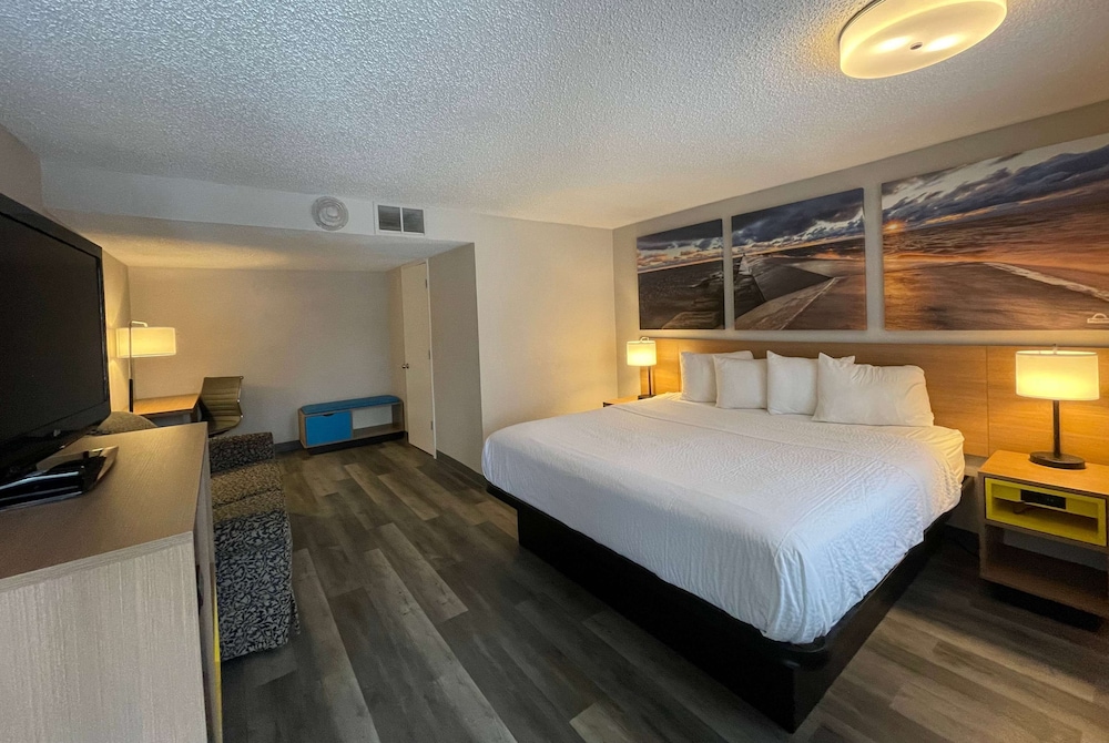 Business Room, 1 King Bed, Non Smoking - Photo 1