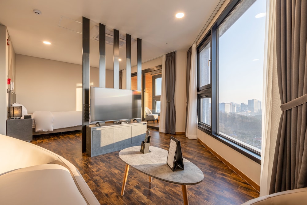 Premium Family Suite - Photo 9