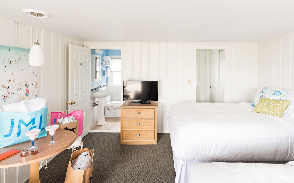 Room, 2 Double Beds, Kitchenette, Ocean View photo 2