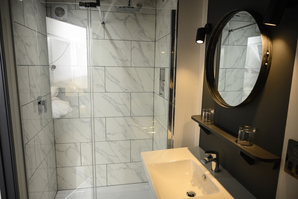 Deluxe Suite, Balcony - Photo 4