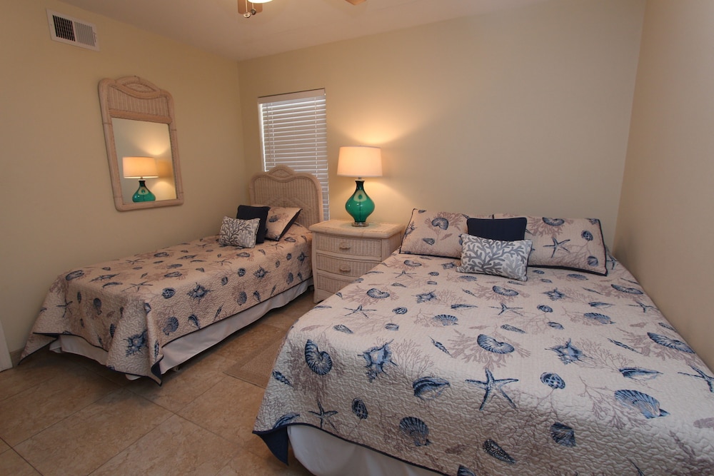 Luxury Condo, 2 Bedrooms, 2 Bathrooms, Oceanfront