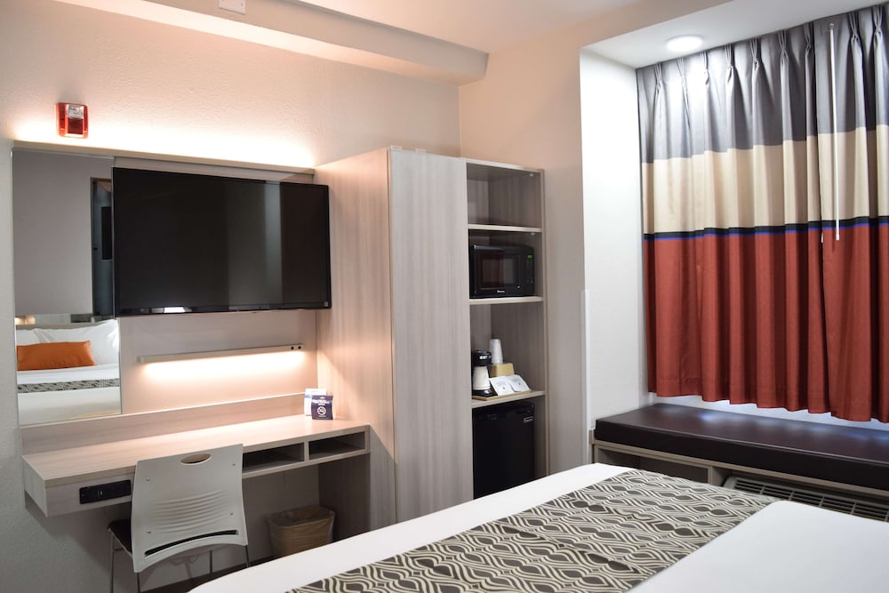 Room, 1 Queen Bed, Non Smoking - Photo 2