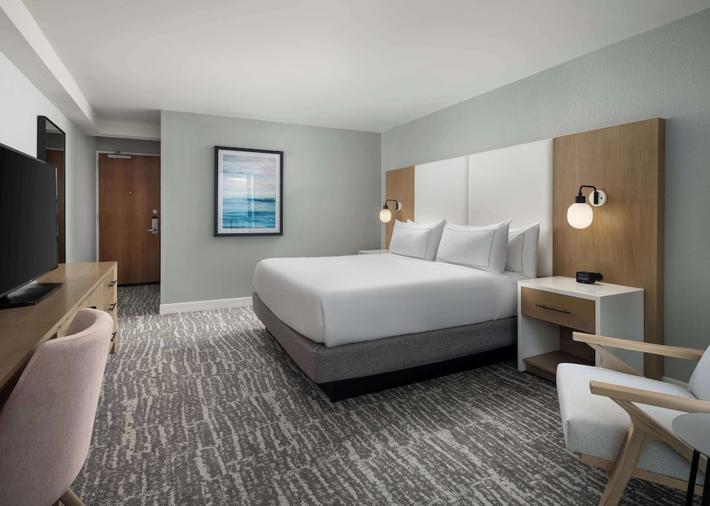 Suite, 1 King Bed, Accessible, Ocean View (Hearing), photo 6
