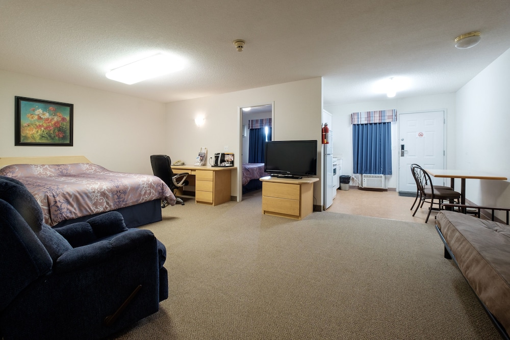 Suite, 2 Queen Beds, Kitchen (D Building - Ground Level)