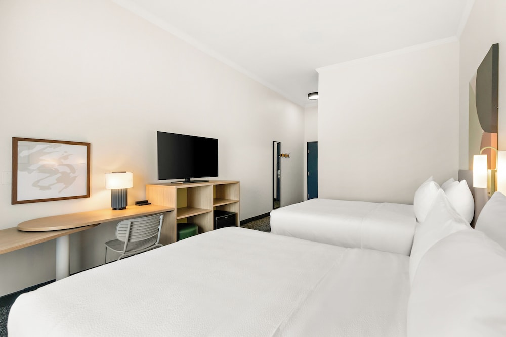 Room, 2 Queen Beds, Accessible (Mobility & Hearing, Roll-in Shower) photo 2