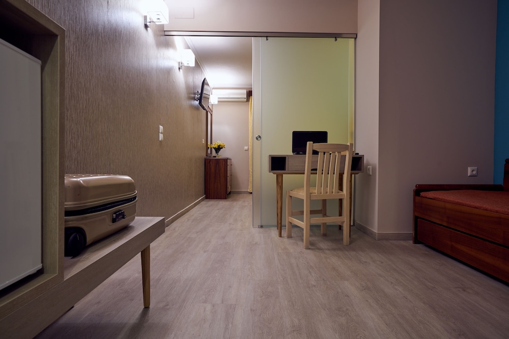Deluxe Suite (Ground Floor)