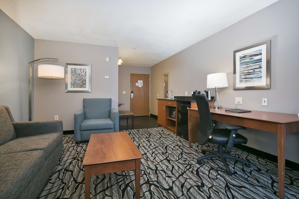 Suite, Multiple Beds, Non Smoking, Refrigerator & Microwave (with Sofabed) - Photo 10