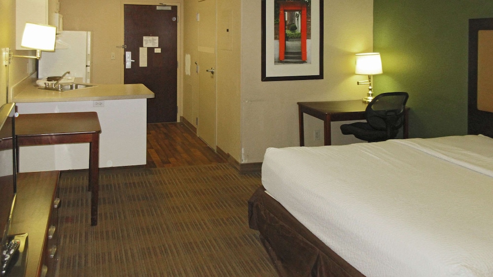 Suite, 1 Queen Bed, Non Smoking (Efficiency) - Photo 6