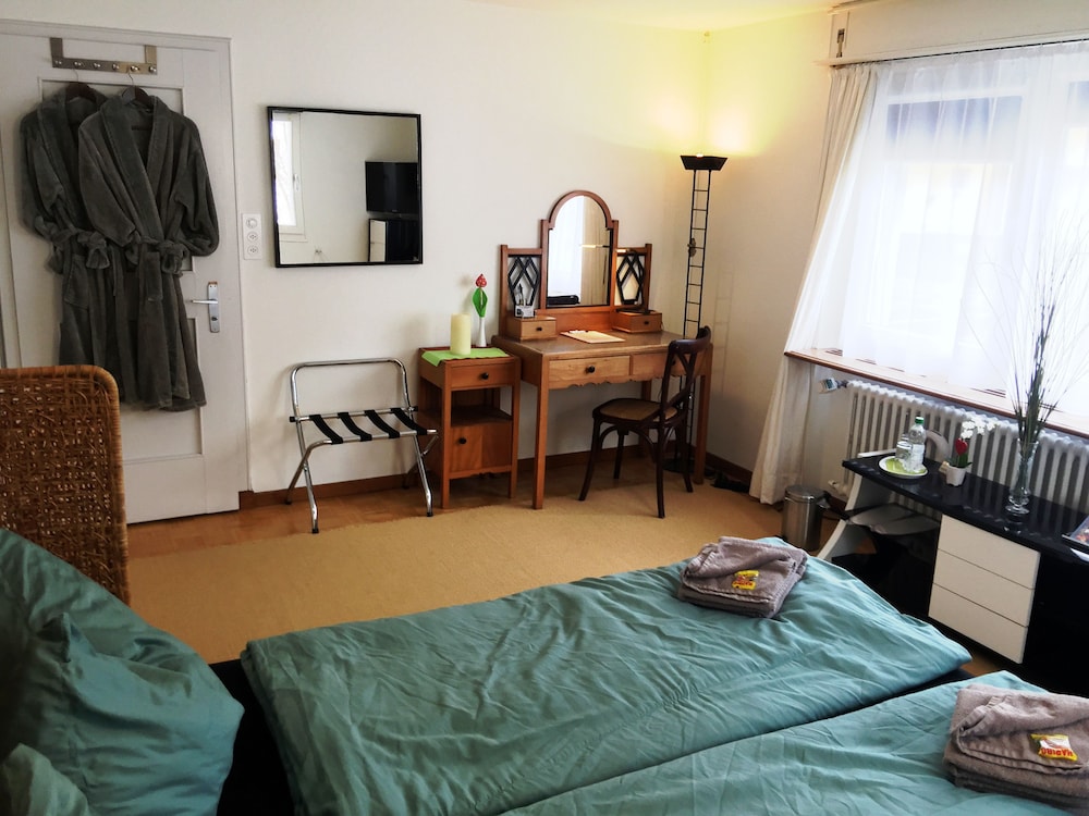 Comfort Double Room, 1 Queen Bed, Shared Bathroom, Garden Area photo 3