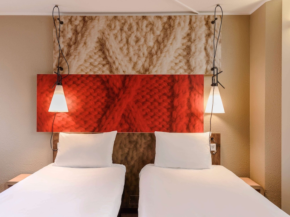 Standard Twin Room, 2 Twin Beds - Photo 1