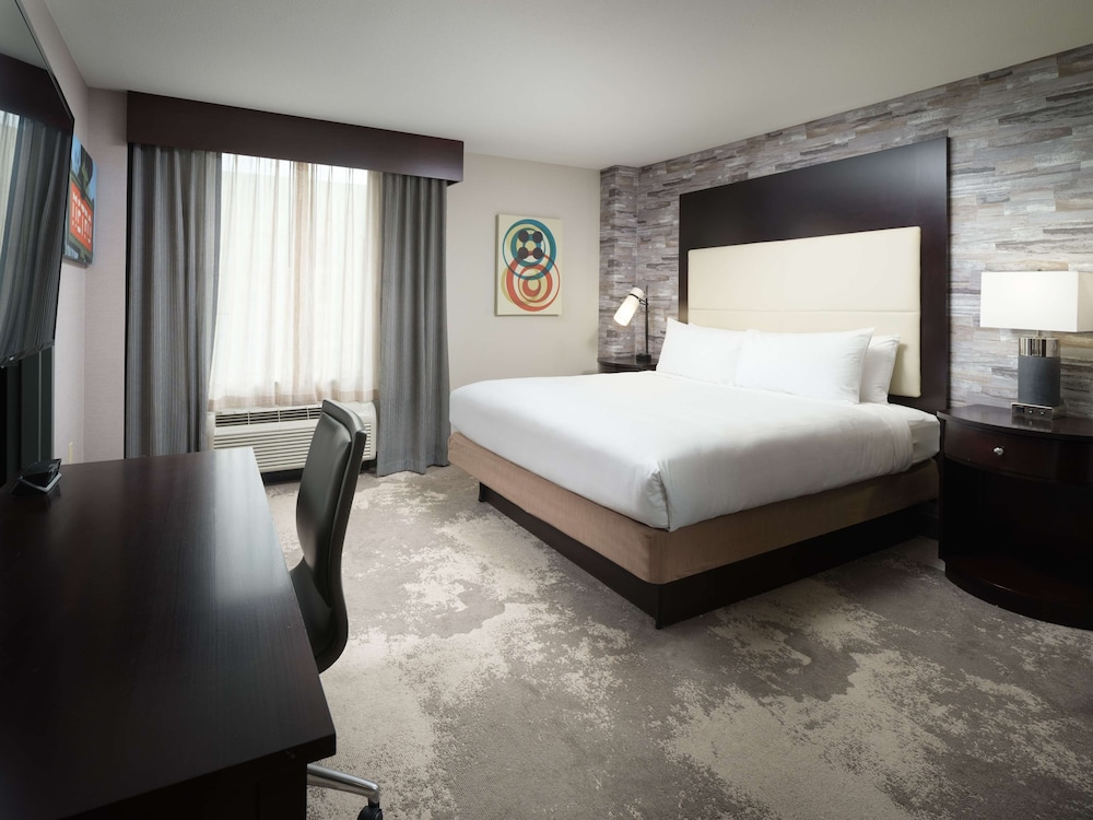 Suite, 1 King Bed, Non Smoking - Photo 1