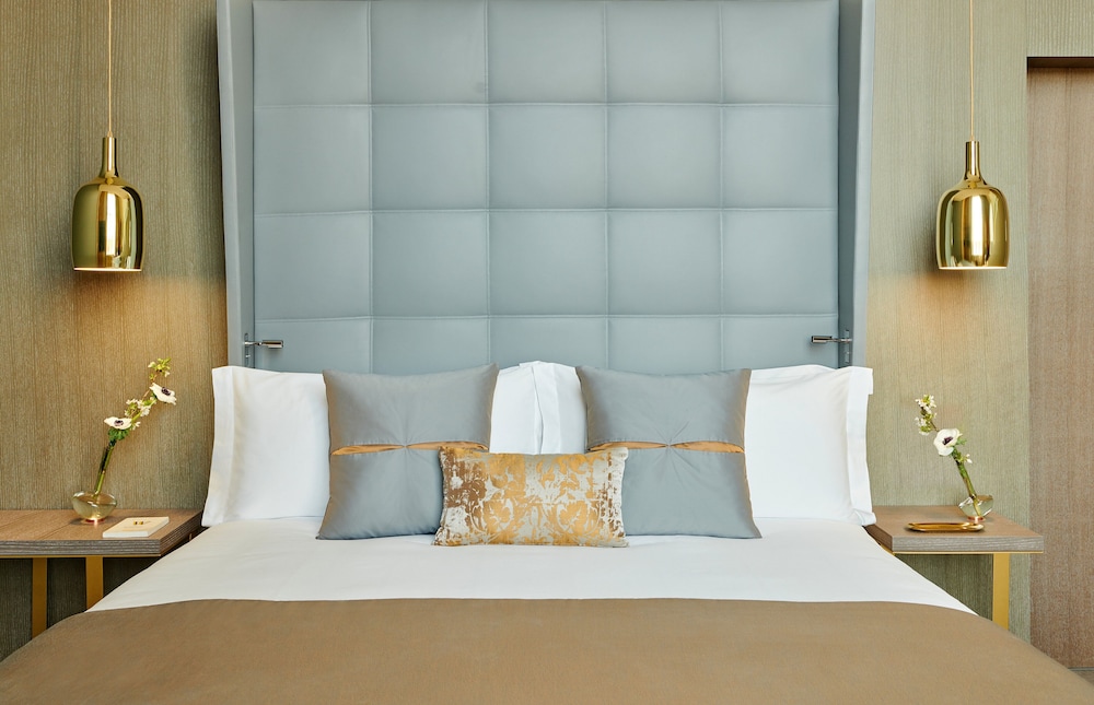 Classic Room, 1 King Bed, Courtyard View - Photo 2
