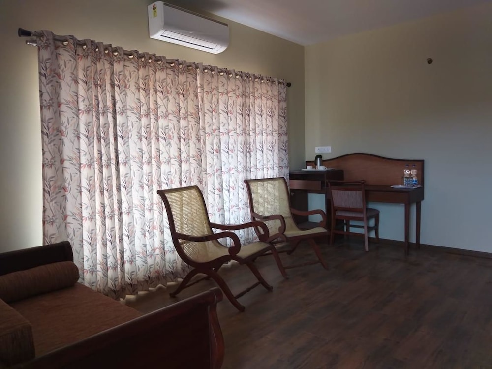 Deluxe Room, 1 Bedroom - Photo 14