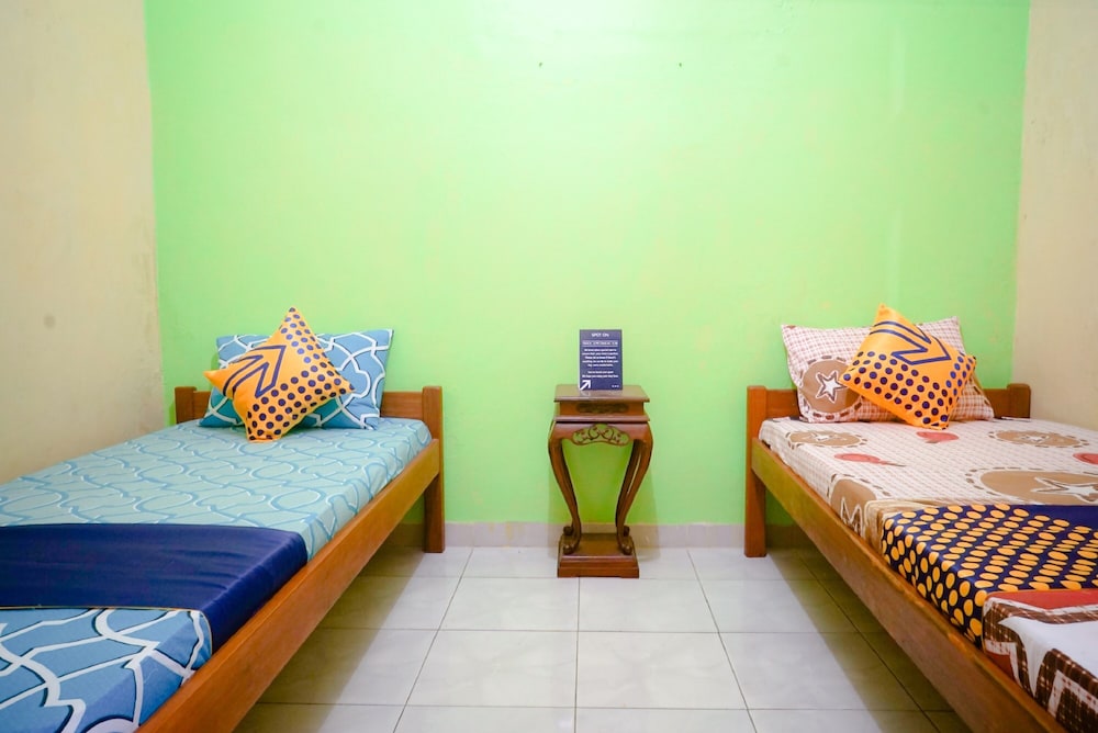 Economy Twin Room photo 2