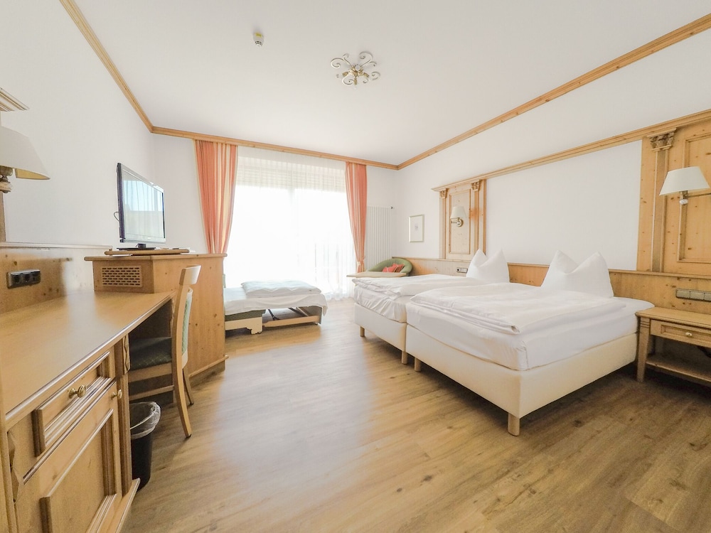 Deluxe Double Room Single Use, Balcony, Garden View photo 1