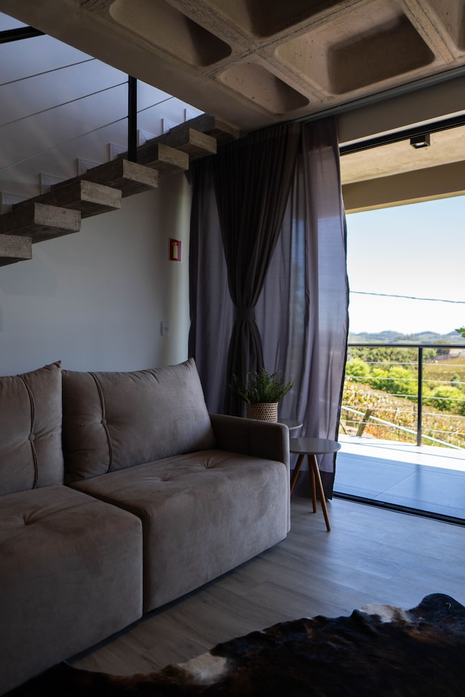 Luxury Cabin, Jetted Tub, Vineyard View (D' Incanto) photo 1