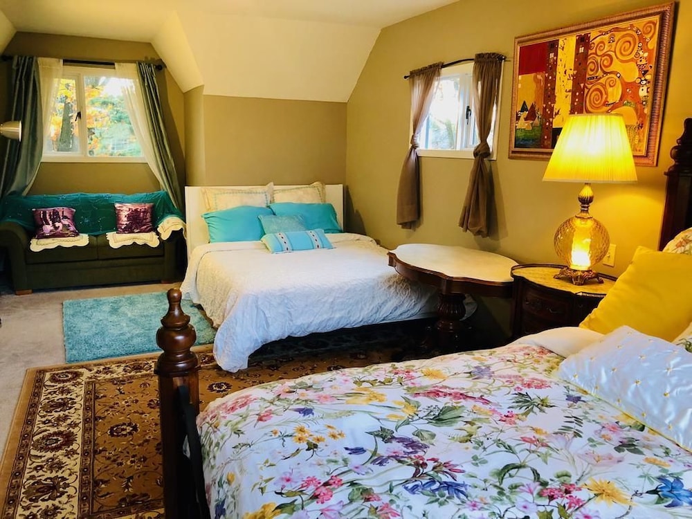 Family Suite, 2 Queen Beds, Non Smoking, Garden View, Private Bathroom photo 1