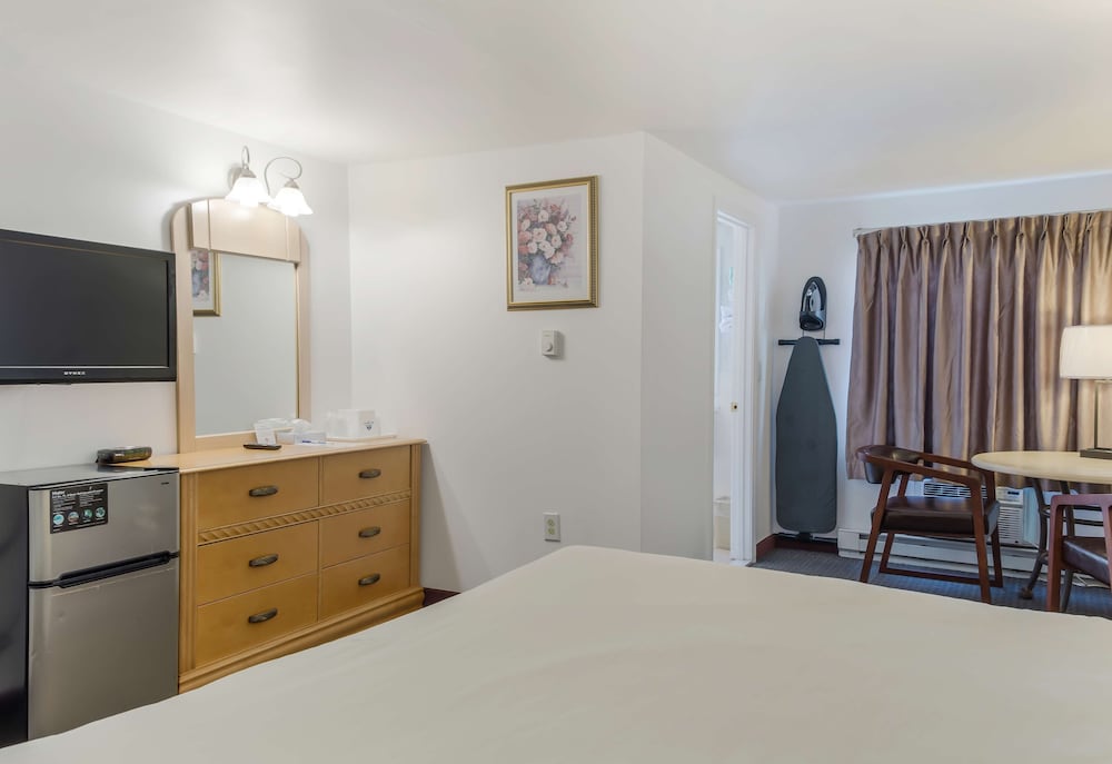 Grand Room, 1 King Bed - Photo 3