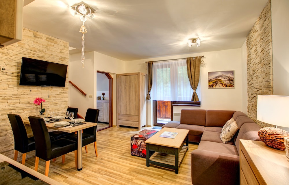 Standard Duplex, 2 Bedrooms, Kitchen, Hill View