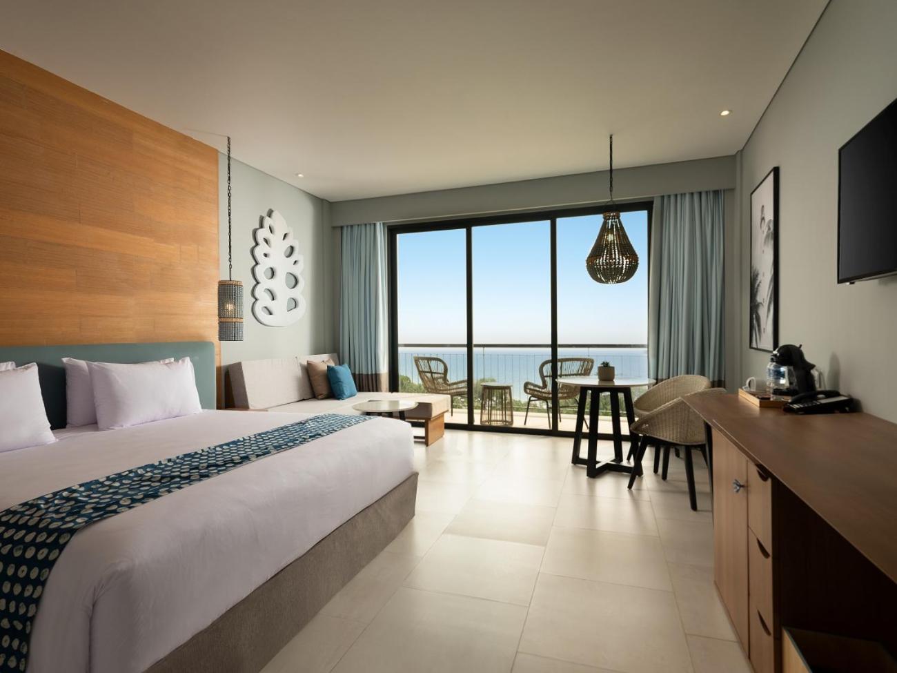 Suite with Ocean Sunset View