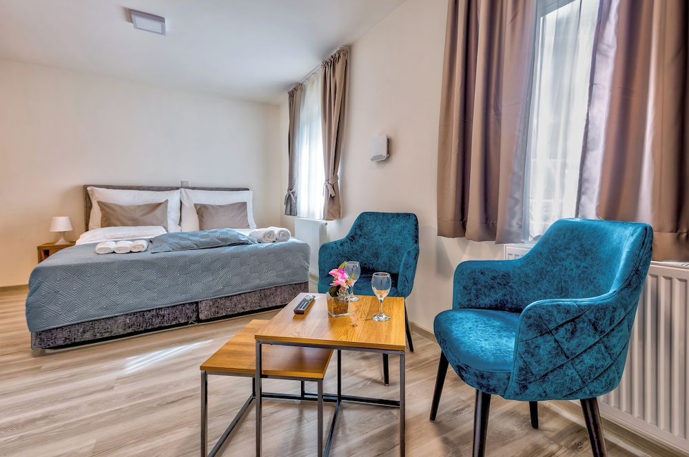 City Studio, 1 King Bed
