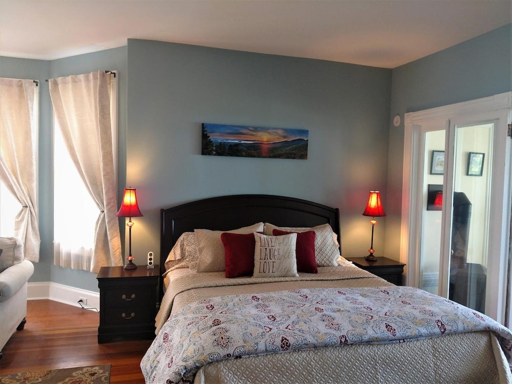 Luxury Suite, 1 King Bed, Ocean View photo 3