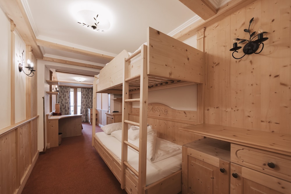 Grand Apartment, 2 Bedrooms, Kitchen, Mountain View photo 2