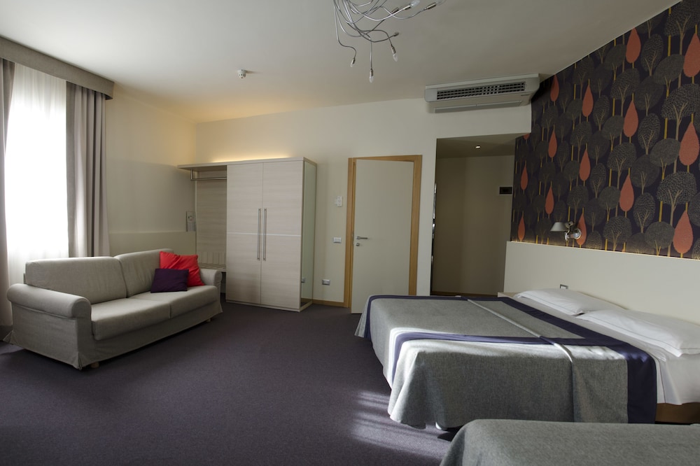 Family Room - Photo 6