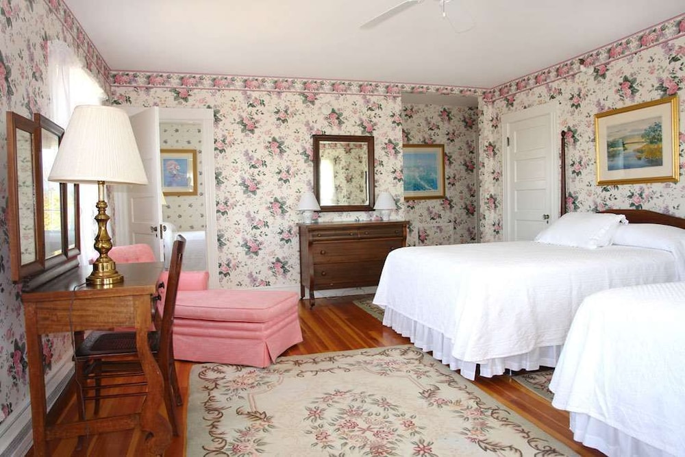 Room, 2 Queen Beds (Ocean) photo 1