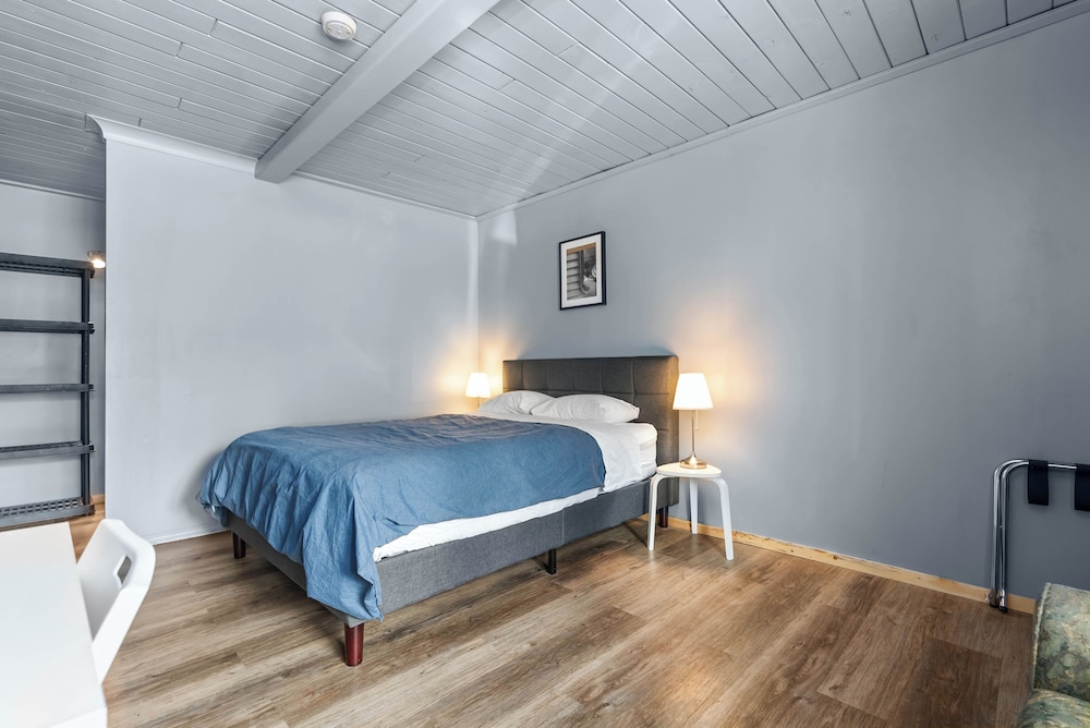 Standard Room, 1 Queen Bed photo 2