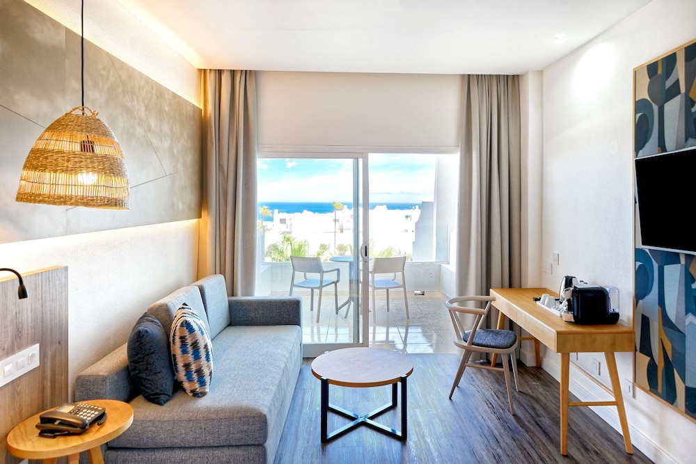 Junior Suite, Sea View (3 Adults) photo 2