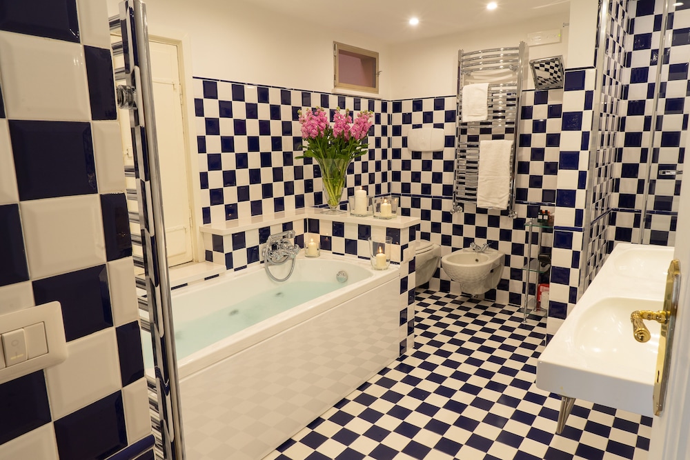 Classic Apartment, 1 Bedroom, Mezzanine photo 3