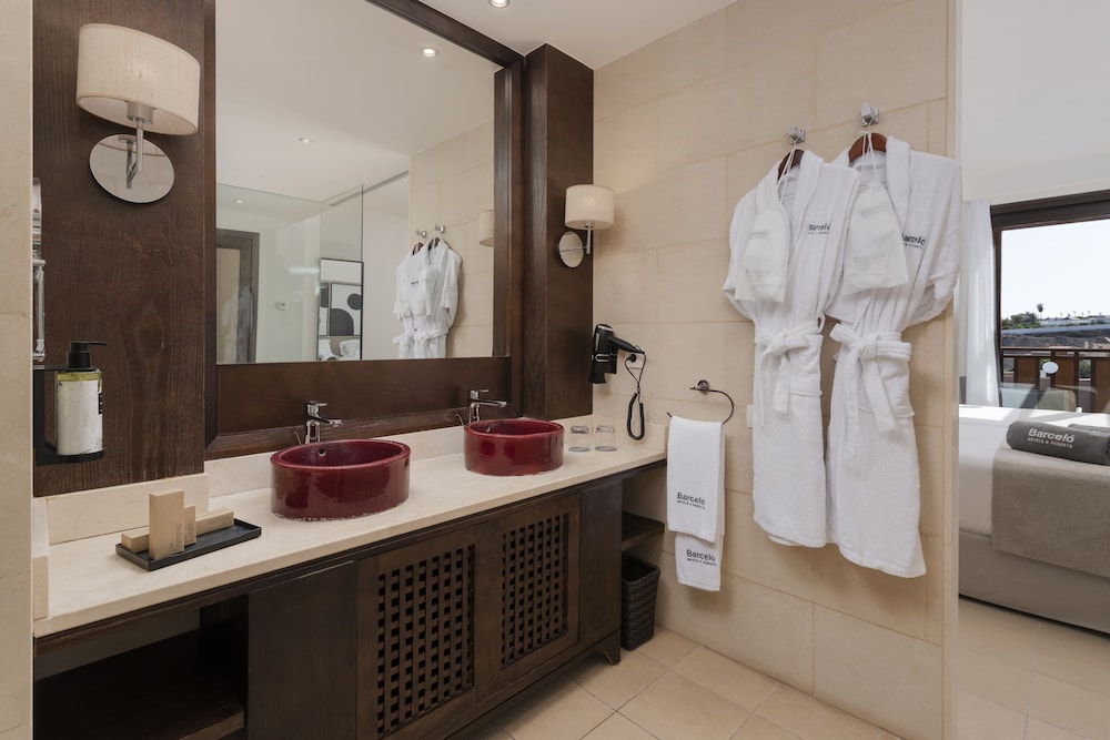 Suite (2 adults + 1 child)