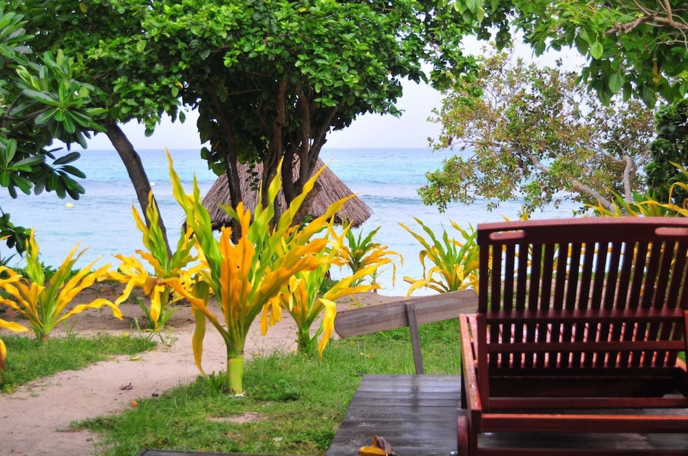 Beachfront Villa photo 2